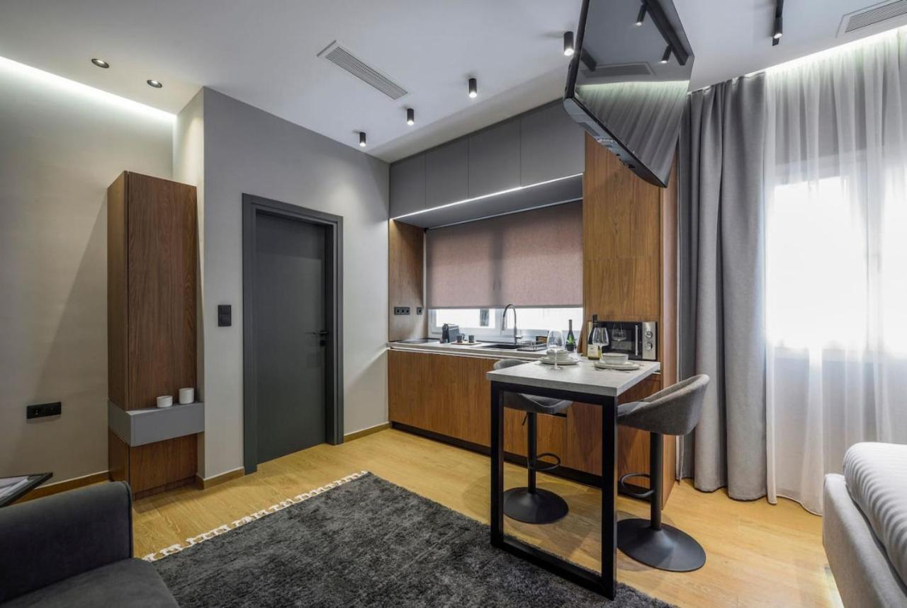Aristotelian Virtues - Tharros Apartment *