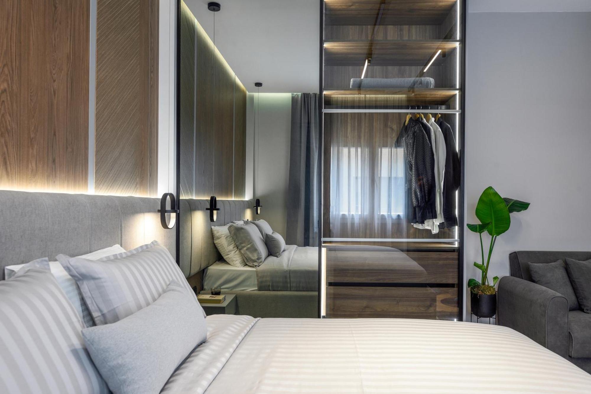 Aristotelian Virtues - Tharros Apartment